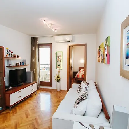 Stella Apartment *